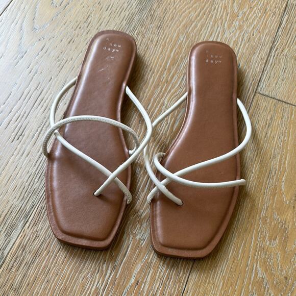 A New Day Sandals White Strappy Toe Loop Size 11 - Picture 1 of 3